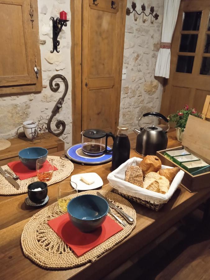Chez Karine Bed & Breakfast Ceyzerieu Bagian luar foto