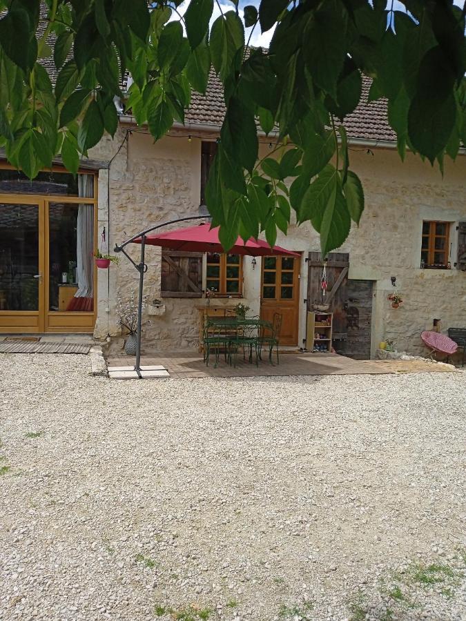 Chez Karine Bed & Breakfast Ceyzerieu Bagian luar foto