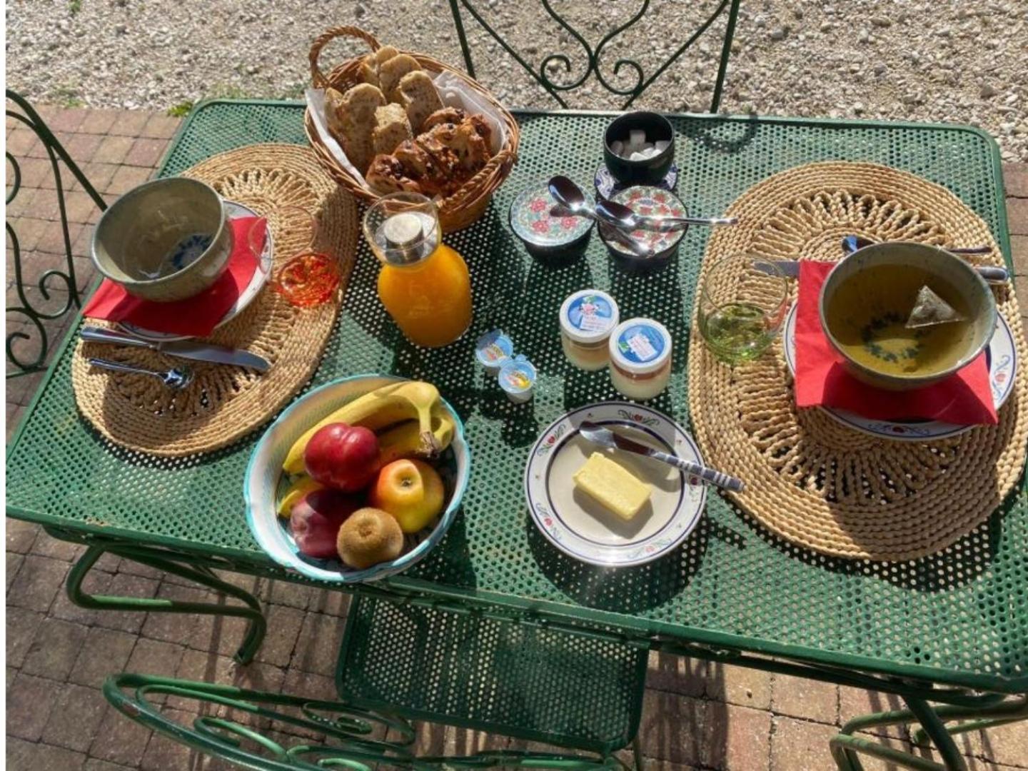 Chez Karine Bed & Breakfast Ceyzerieu Bagian luar foto