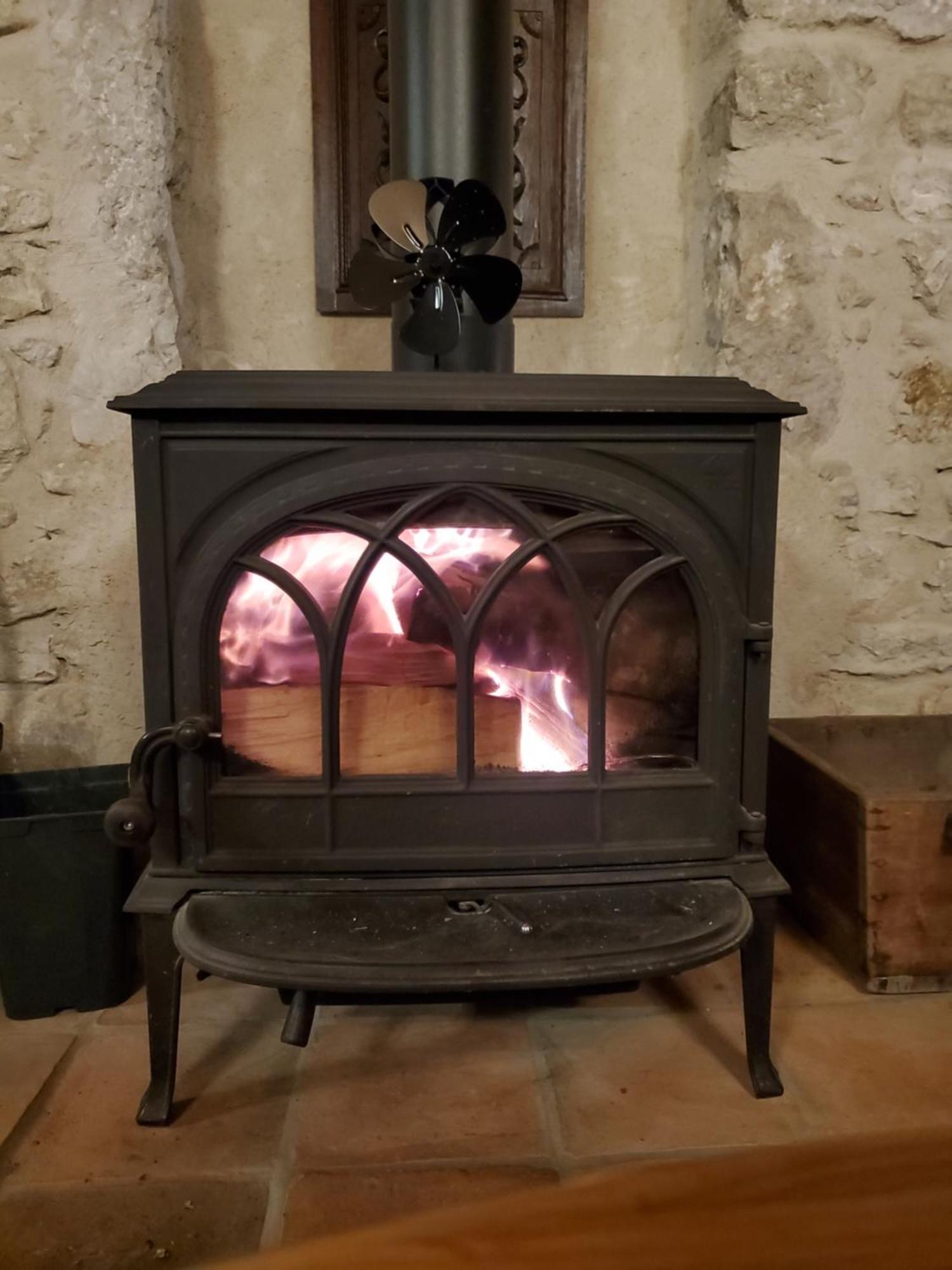 Chez Karine Bed & Breakfast Ceyzerieu Bagian luar foto